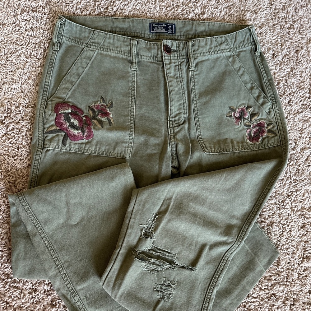 Abercrombie & Fitch Olive Floral Embroidered Pants